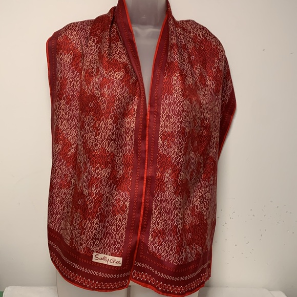 VTG Sally Gee Elegant Oblong Scarf in Red Color Scheme. Abstract chain design - Picture 2 of 12